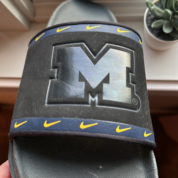 Michigan Nike Slides - Picture 5 of 5